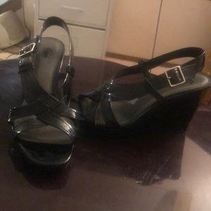Like new Fioni high heel wedges